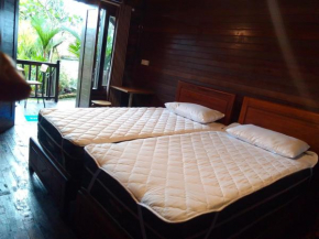 Rumah lumbung casa De Brillo